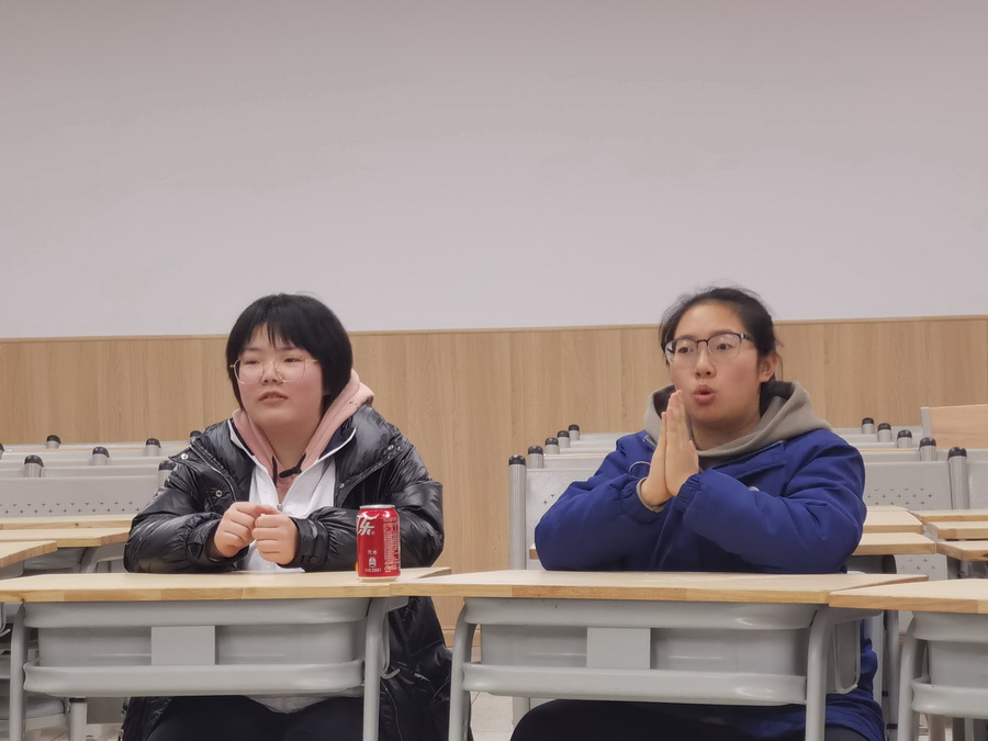 图24 副书记张露、主席葛欣然.jpg