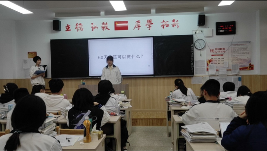 图片7 石心茹同学发言.jpg