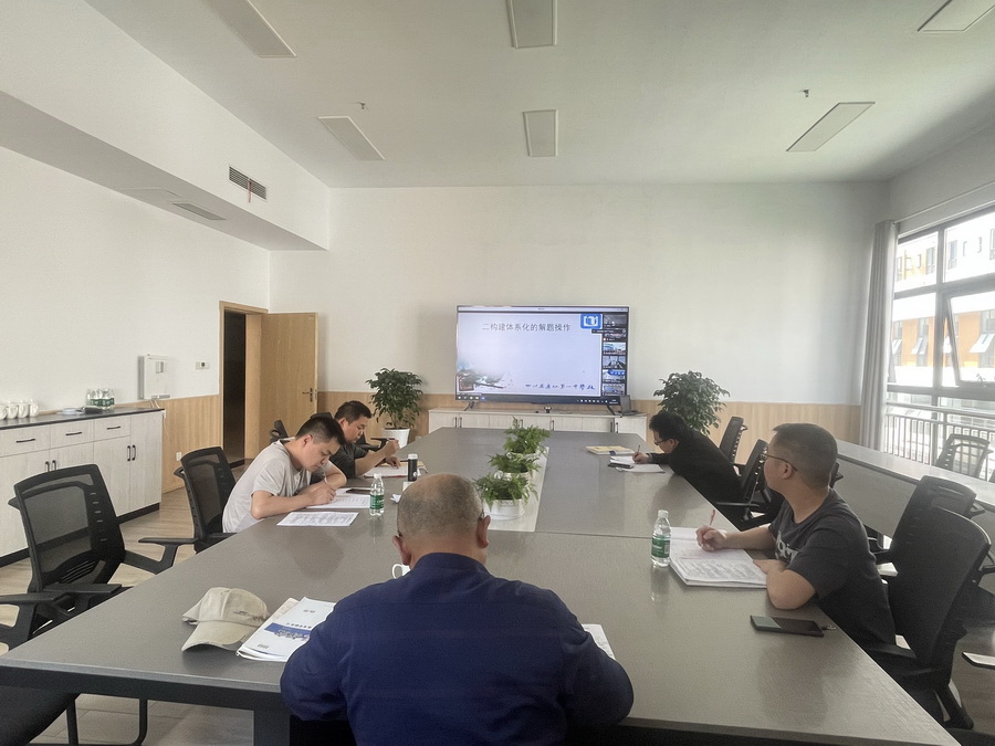 图6 我校高三物理组参与会议.jpg