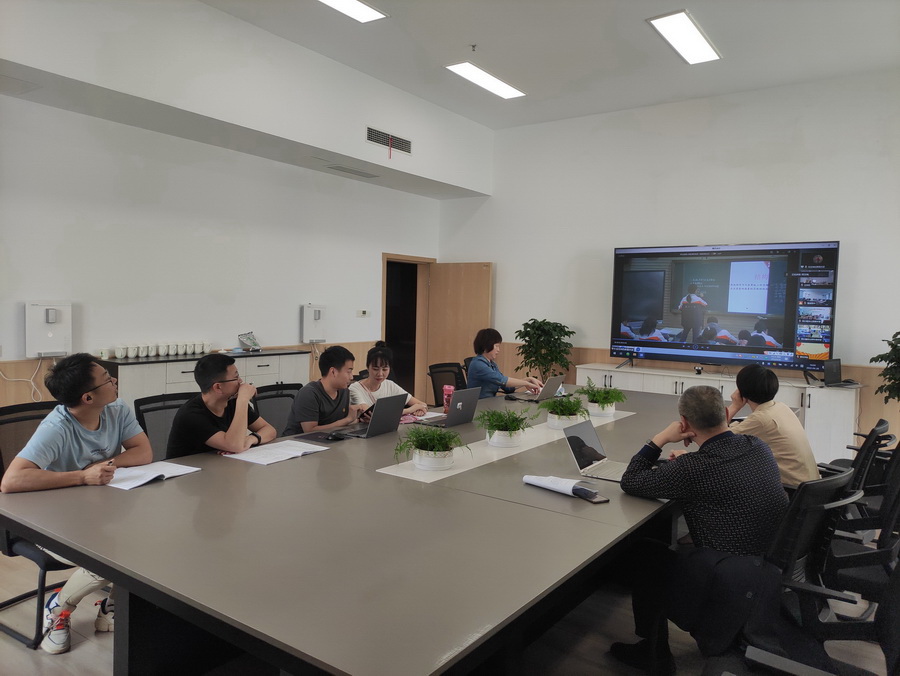 图13 我校地理教研组参与会议.jpg