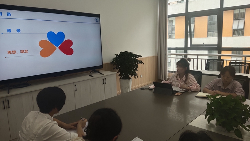 图3 徐雪梅老师作经验分享.jpg