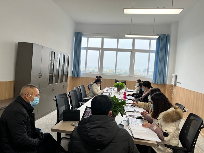 同舟共济扬帆起，乘风破浪万里航