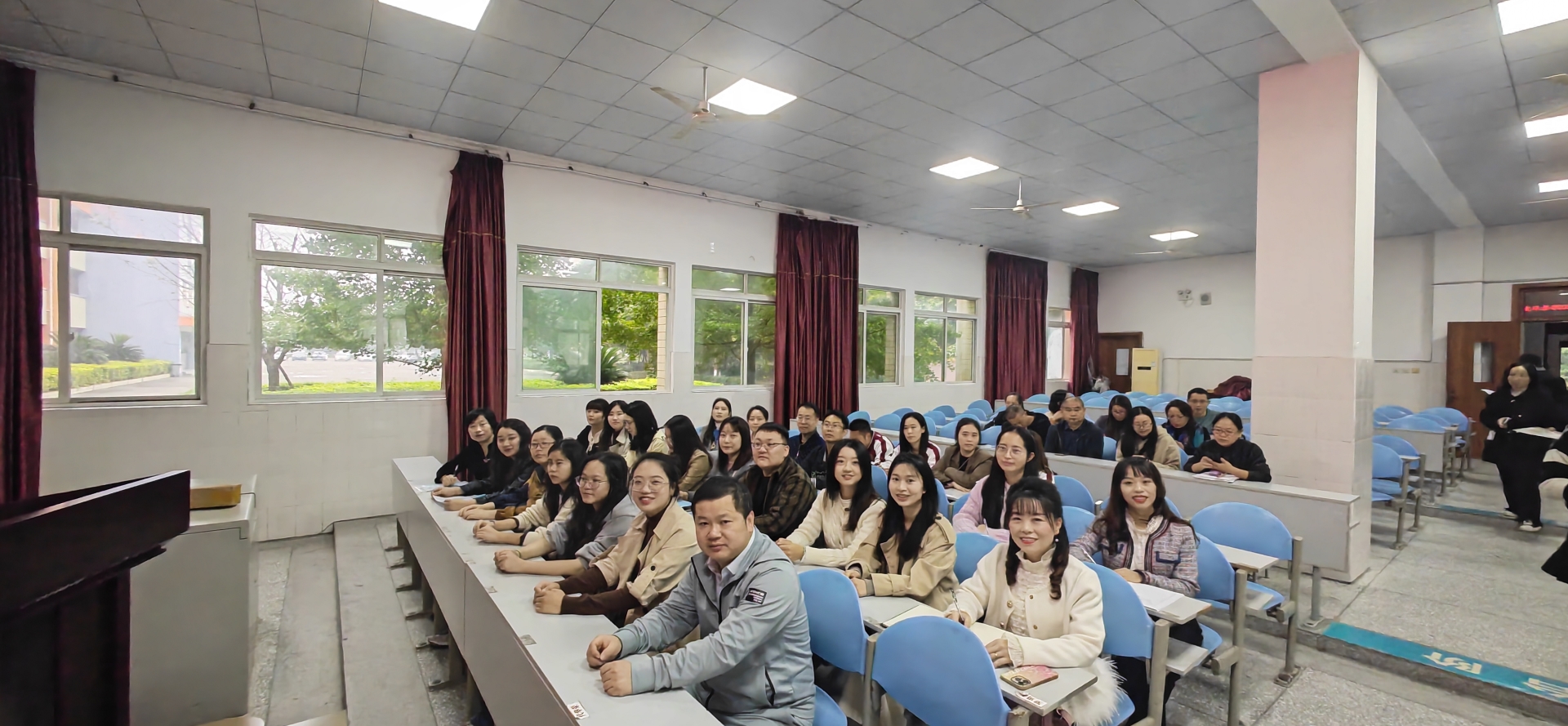 与爱同行 携手共进 ——记乐山立志达高级中学兼职支教峨眉七中启动仪式